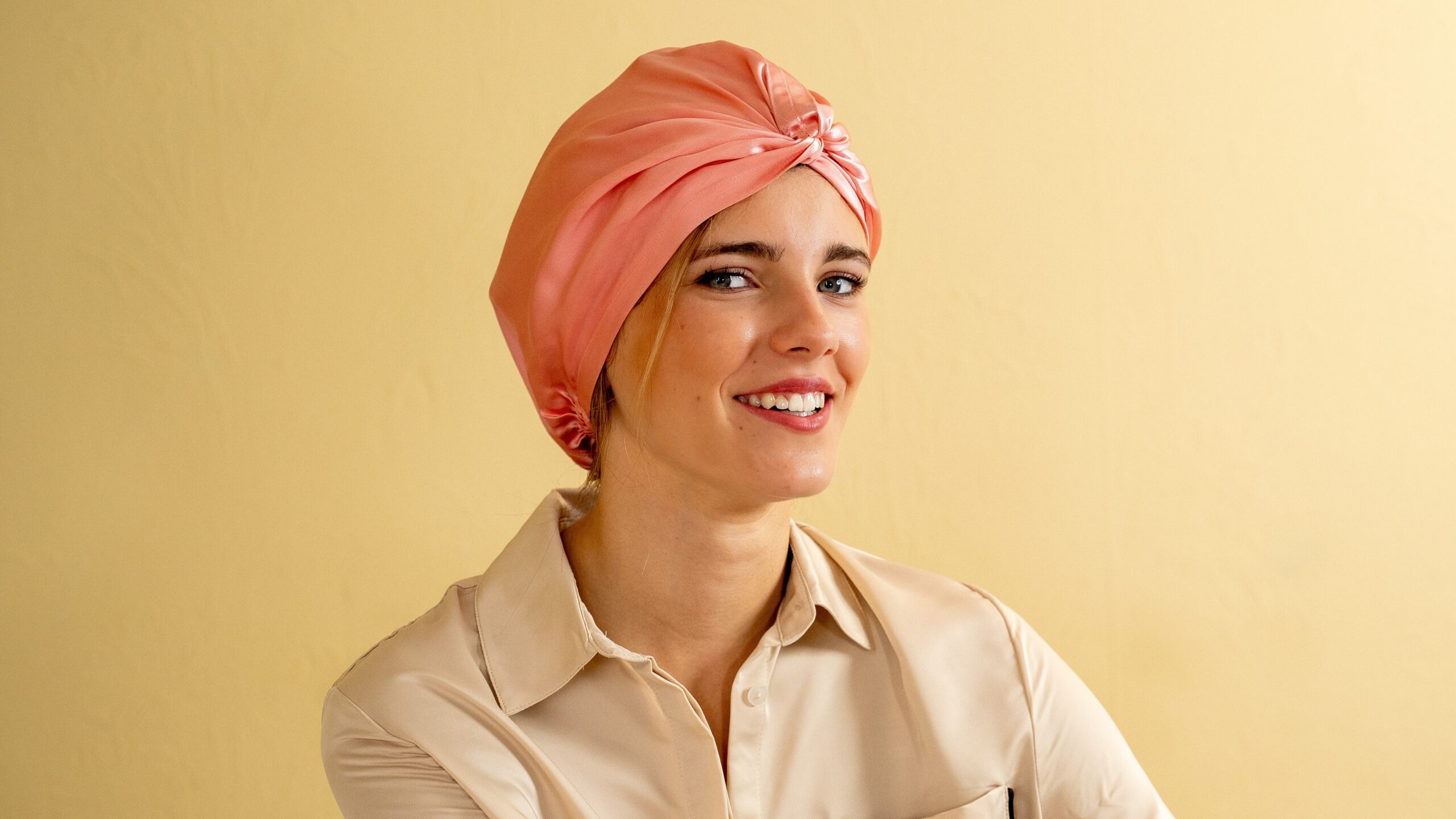 Effortlessly wake up with sleeker, smoother hair that’s tangle and frizz free every morning with a mulberry Silk Hair Wrap.